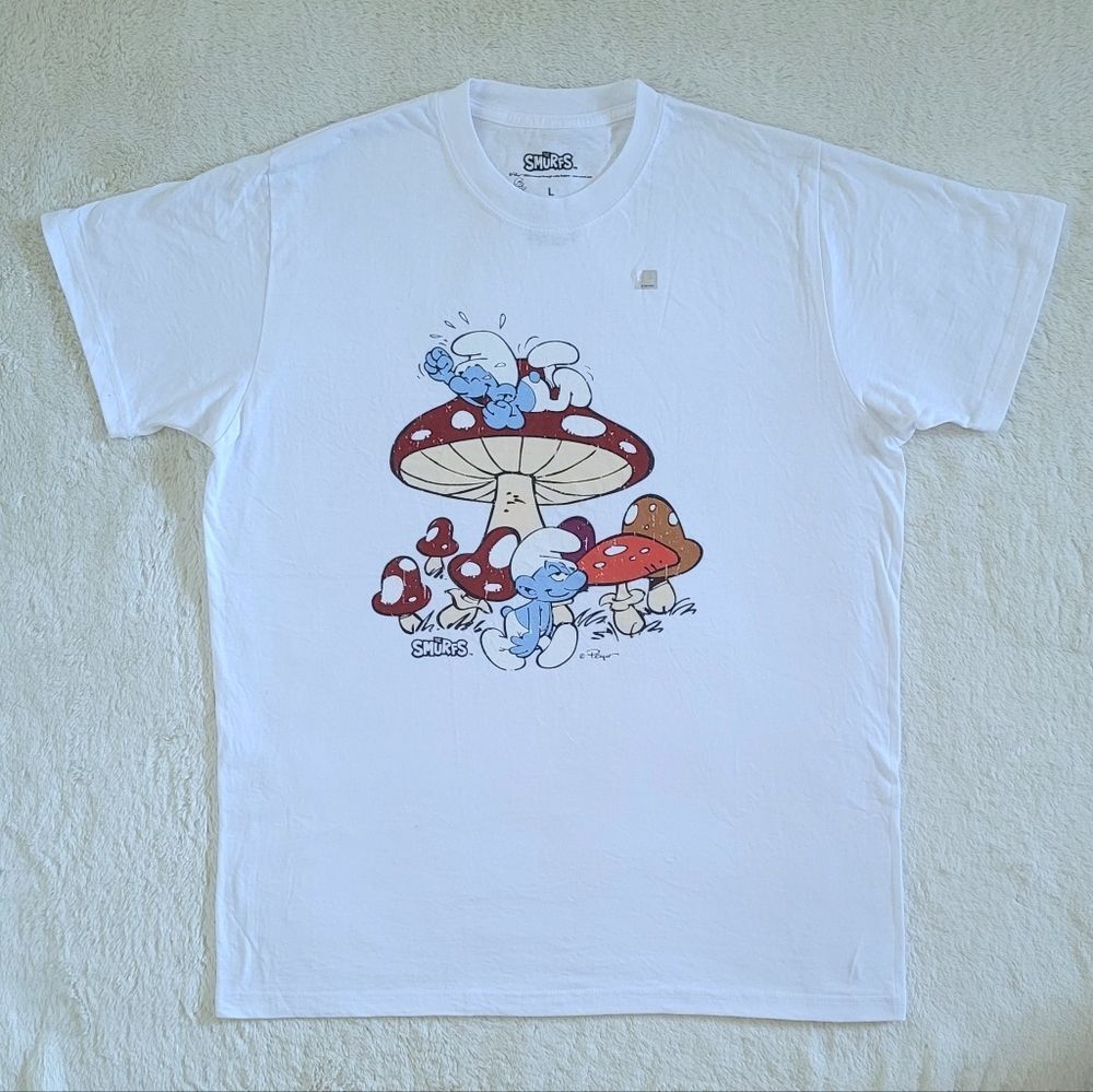 The Smurfs💙 Graphic Tee👕 - NWT